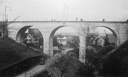 Bahn 1925 - Bahnviadukt mit elektrifizierter Line