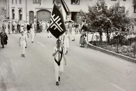 Jugendfest 1953, der Umzug mit der Delegation vom Turnerverein 