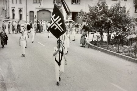Jugendfest 1953, der Umzug mit der Delegation vom Turnerverein