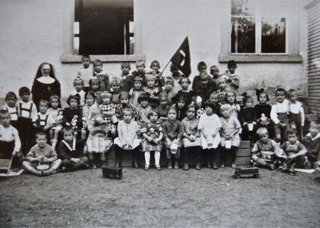 1927 Kindergarten, Schwester Lydia
