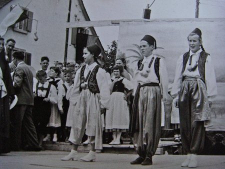 Jugendfest 1953, Festspiel, die Zurückgekehrten sprechen von ihren Erlebnissen aus der Fremde