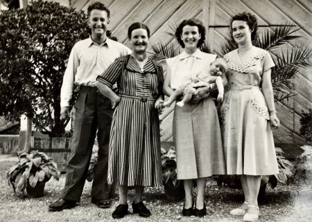 Waldmeier Otto, Mutter und Witwe Agnes, Rosa und Anna,