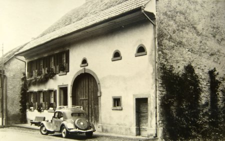Hauptstrasse - beim östlichen Dorfeingang rechts, Haus der Familie Probst-Güntert