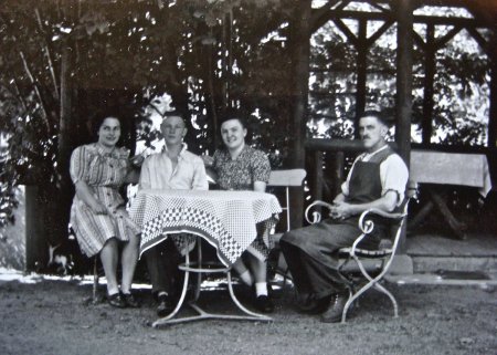 Brenner-Maier Oskar mit Sohn Oskar und den Töchtern Margrit und Annemarie um 1940