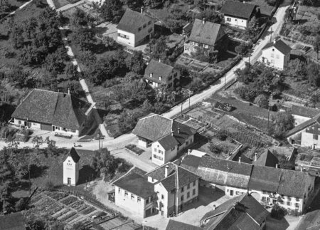 1949 - 12. Juli - Anflug von Osten her 4 - Ausschnitt Dorfzentrum - Werner Friedli