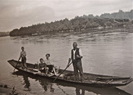 Güntert-Probst Eugen und Familie bei der sonntäglichen Weidlingsfahrt um 1955