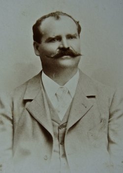 Hurt-Hurt Albert, Schmied