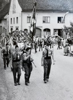 Jugendfest 1953, der Umzug mit der Delegation vom Pontonierfahrverein