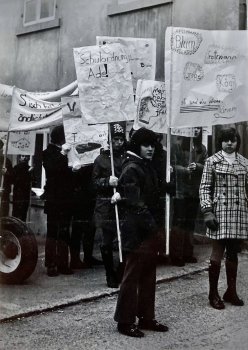 1970 Umzug in das neue Schulhaus 19. Dezember - _Blum, Trottmann, Gröbe, Kägi - alle sind die gleiche Nervensägi