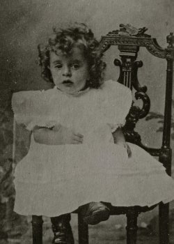 Knabe, einjährig um 1910