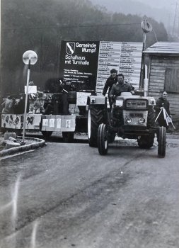 1970 Umzug in das neue Schulhaus 19. Dezember - Motorisierte Hilfe