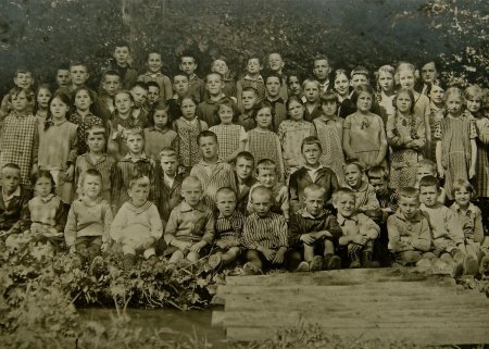 1931 Gesamtfoto in der Bachtale, Lehrer Knecht und Zumsteg