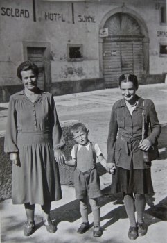 Theres Güntert mit Tochter Helen und Sohn Karl