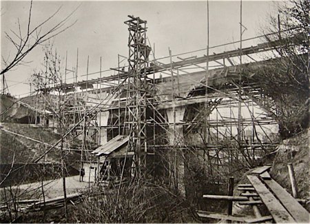 Bahn 1925 - Bahnviadukt im Bau, vom Fischingerbach her