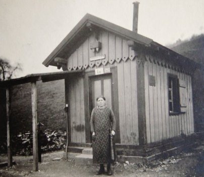Bahn 1890 - Bahnwärterhaus beim Bahnübergang Dorf Ost