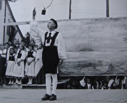Jugendfest 1953, Festspiel, Robert Meyer trägt ein Gedicht vor