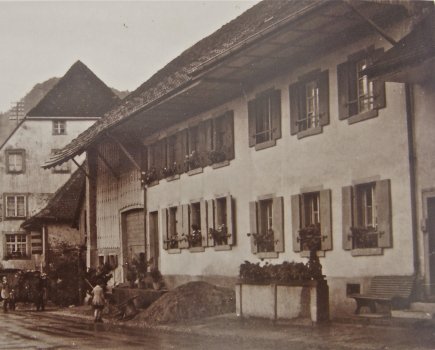 Hauptstrasse - westlicher Dorfteil Haus der Familie Güntert