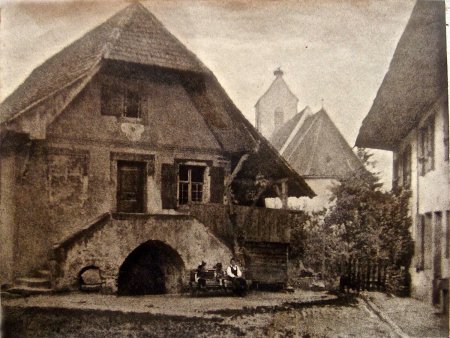 Flösserweg - Haus Familie Güntert (Baujahr 1774) links, Haus Familie Malthaner rechts