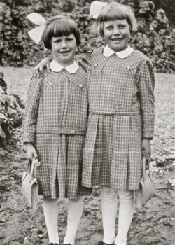 Dinkel Trudi und Dinkel Laura um 1942