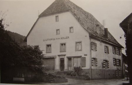 Hauptstrasse - In der Dorfmitte Taverne _Adler