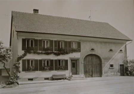 Hauptstrasse - beim östlichen Dorfeingang rechts, Haus Familie Eugen Güntert